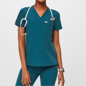 Figs scrubs Catarina one pocket scrub top, XS, Caribbean Blue